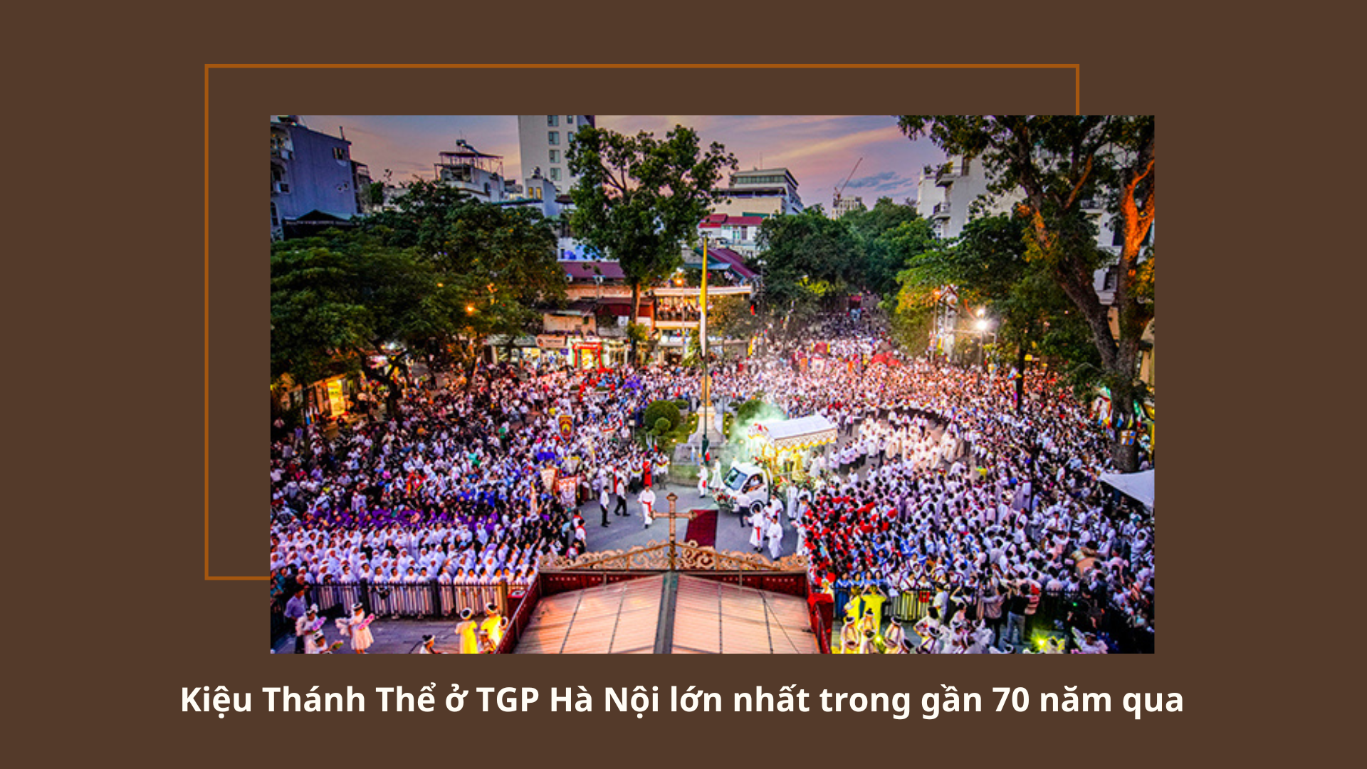 Kiệu Thánh Thể ở TGP Hà Nội lớn nhất trong gần 70 năm qua