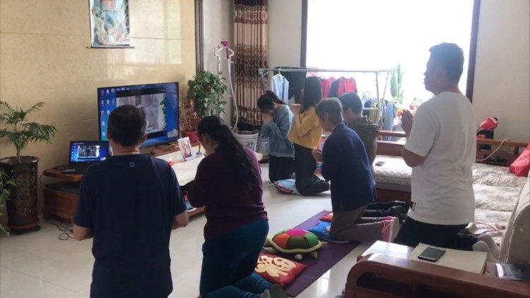 Hàng ngàn người Trung Quốc tham dự trực tuyến Thánh lễ
