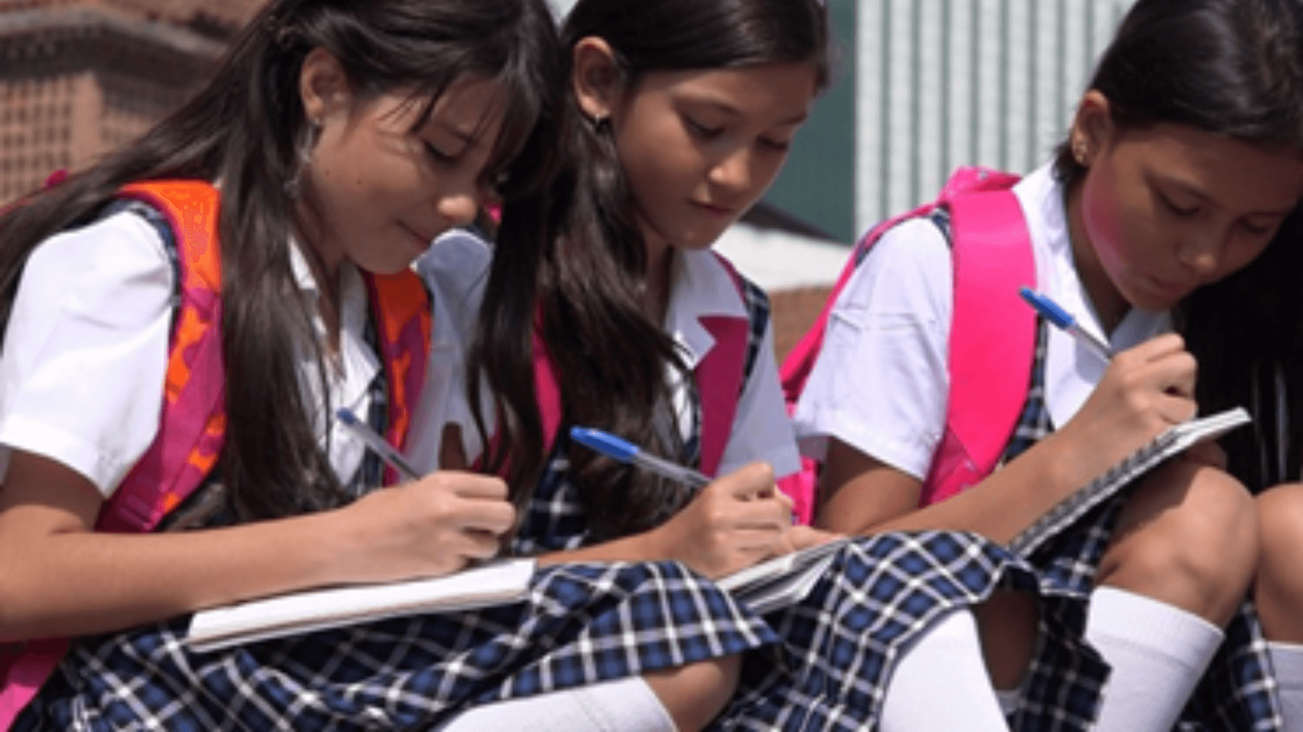 Trường Công giáo đầu tiên trên thế giới là gì?