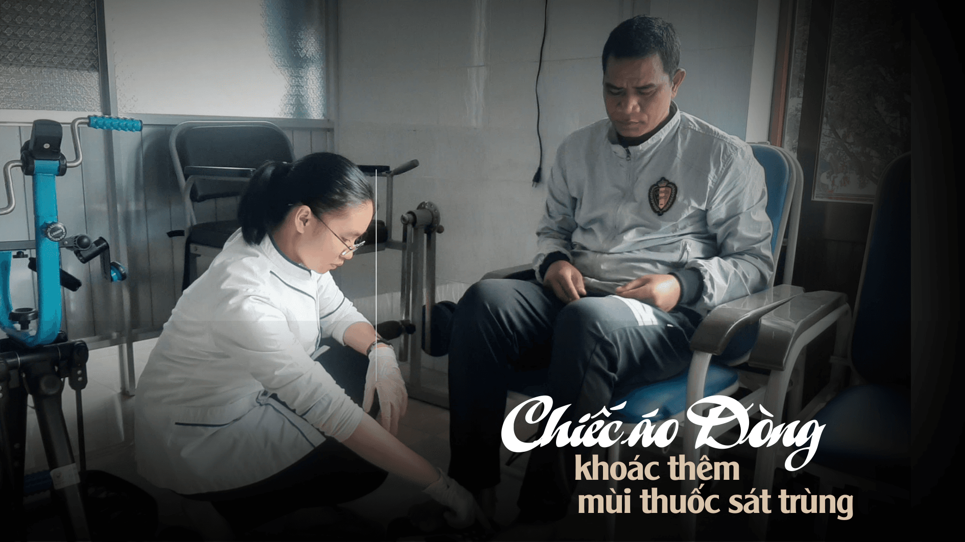 Chiếc áo dòng khoác thêm mùi thuốc sát trùng