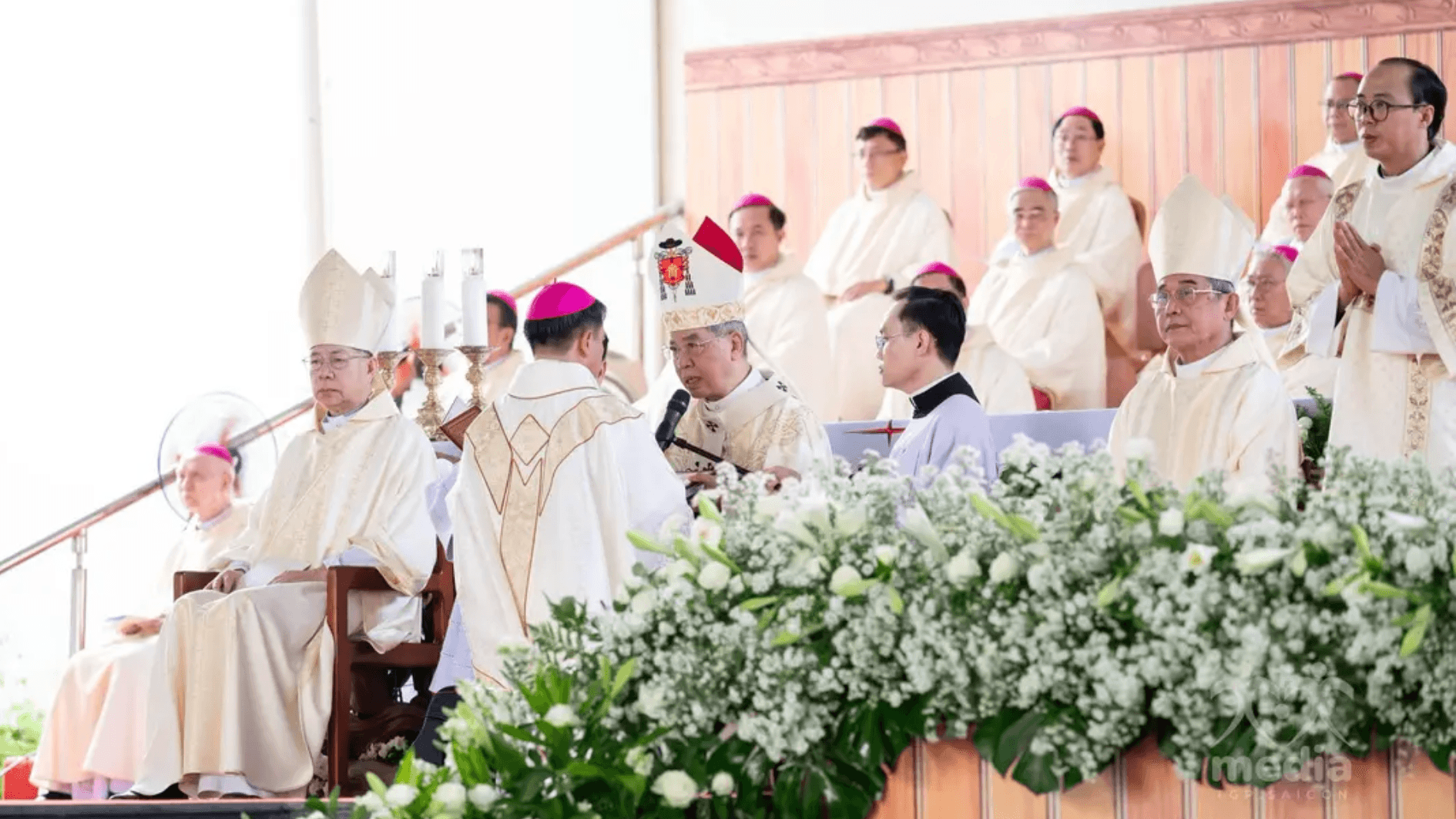 Thánh lễ Truyền chức Giám mục cho Đức cha tân cử Gioan Baotixita Nguyễn Quang Tuyến